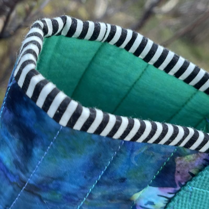 Til inspirasjon - nett i  vakker blå batikk 