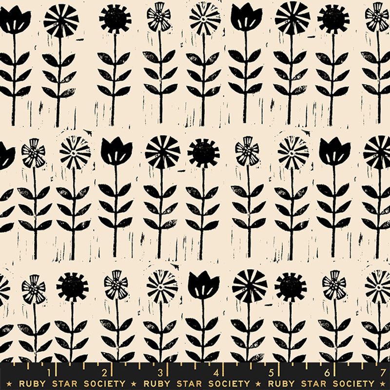 Naturhvit med svarte blomster